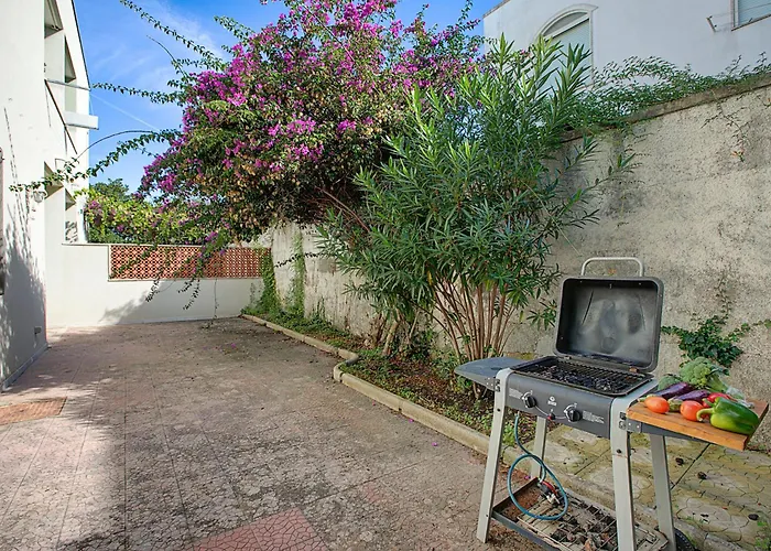 Thalassa With Pool - Happy Apartment